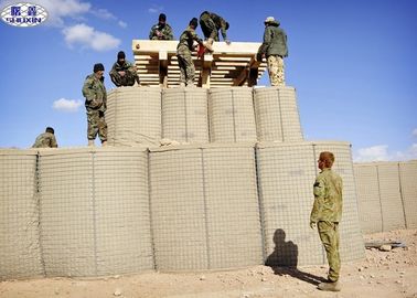 De bruine Militaire Hesco-Muur van het Barrièrezand, Gabion-Manden Behoudende Muur