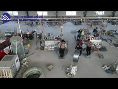 Het luchtaanzicht brengt je naar de scheerdraadfabriek.