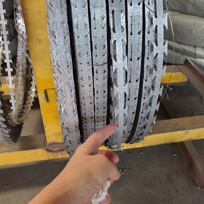 Gegalvaniseerd staal Bto - 22 Razor Berbed Wire / Razor Tape Fencing