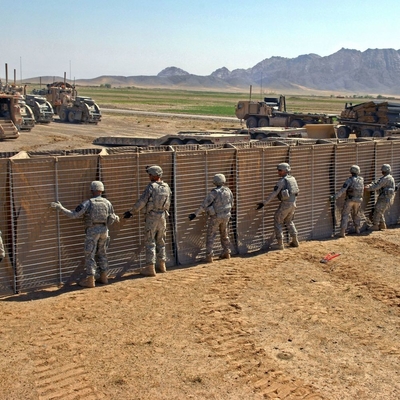 Warm verkoop Defensieve barrière Aard gespannen Gabion Defensieve barrières Rots Kooien Container