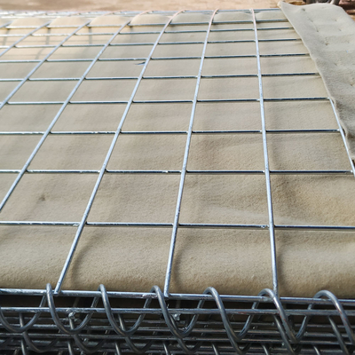 Militair 4-6mm maat gegalvaniseerde verdedigingsbarrière Galfan geotextiel stof voor overstromingen