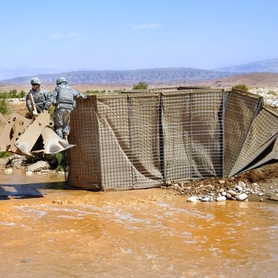 Gegalvaniseerde stapelbare gelaste gabiontas MIL 7 2.21m Hesco-barrière voor militaire verdedigingsbarrière overstromingsbeschermingsmuur