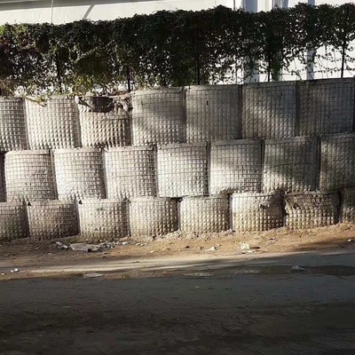 Geotextielstof met een opstapelbare voering Olijfgroen of zandkleur Gesweisd Gabion draadnet Korf Defensieve militaire barrière