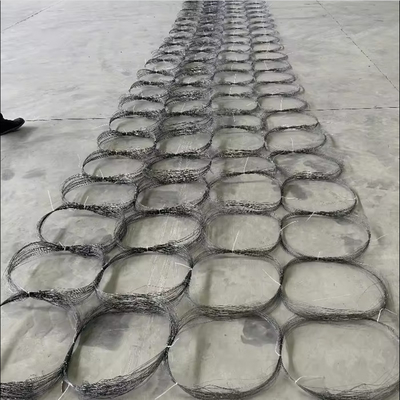 Onopvallend obstakel hek Beveiliging Tank Militaire barrières Mesh Steel Wire Mesh Trap Netting Wire Network Woven Rings