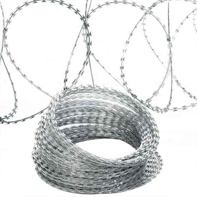 Groothandel BTO-10 Razor Barbed Wire High Tensile Rolls voor beveiligde omheiningen Draad hek paneel