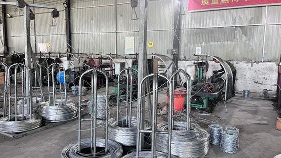 Hoge kwaliteit Razor Barbed Wire 0.5mm-5.0mm Barbed Wire gegalvaniseerd Bto-12 gegalvaniseerde Razor Barbed Wire Protection