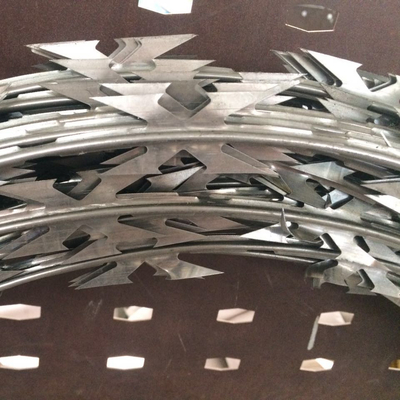 Gegalvaniseerde concurrentieprijs Razor Barred Wire Concertina prikkeldraad Beschermings hek