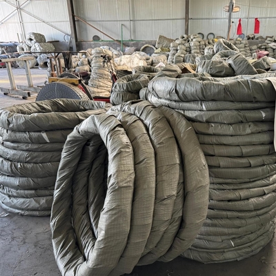 Groothandel BTO-10 Razor Barbed Wire High Tensile Rolls voor beveiligde omheiningen Draad hek paneel