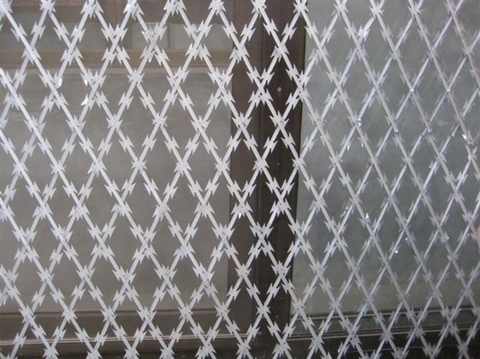 Hoge kwaliteit Razor Barbed Wire 0.5mm-5.0mm Barbed Wire gegalvaniseerd Bto-12 gegalvaniseerde Razor Barbed Wire Protection