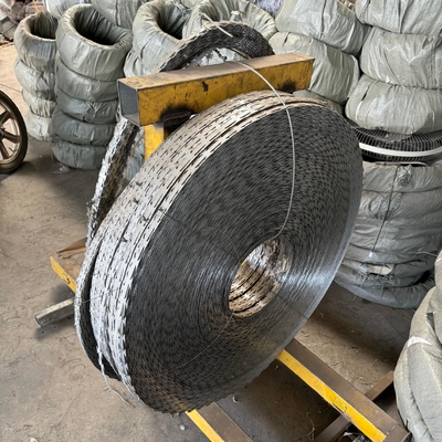 Fabriek Direct Hot Dip Galvanized Steel Wire Mesh hek Roestbestendige Razor prikkeldraad BTO-22 Voor de beveiliging van gevangenissen