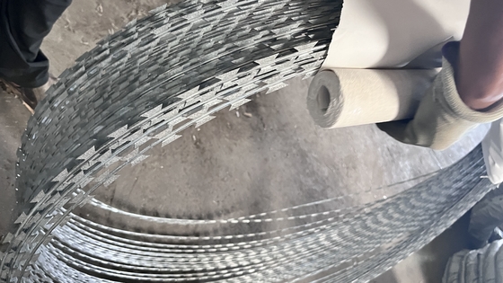 CBT Razor Barbed Wire Voor Versterking Anti-roest Razor Blade Barbed Wire Double Strand In Rolls