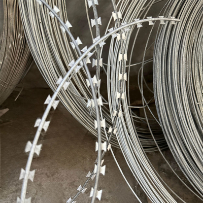 2.5mm Diameter gegalvaniseerd scheermes prikkeldraad hek beveiliging gelast stalen gaas met prikkels
