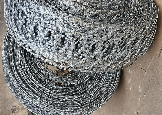 2024 KN Bescherm hek Razor Barbed Wire Mesh 2,5 mm In Kenia Zuid-Afrika Zimbabwe