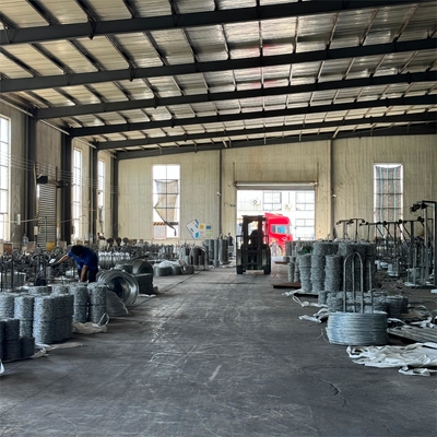 China Factory hoogwaardige leverancier verkoopt gegalvaniseerde prikkeldraad tegen diefstal prikkeldraad tegen lage prijs