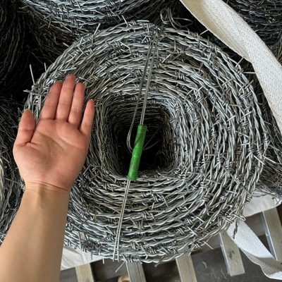 Groothandel High Tensile Twist Galvanized Barbed Wire 14 gauge met 3 of 4 inch barb afstand