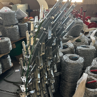 Fabriek Warm gedompelde gegalvaniseerde prikkeldraad voor gaas Beveiligingshekken 12,5 Gauge 18 Gauge PVC bedekte ijzeren prikkeldraad