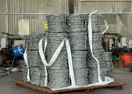 PVC- of gegalvaniseerde prikkeldraad voor grensbescherming