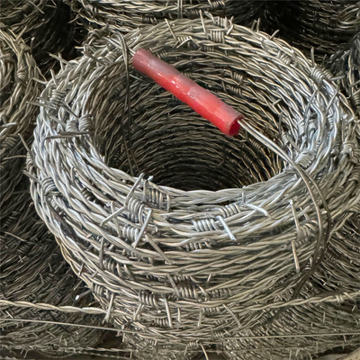 Spiraalstaaldraad Defensief gegalvaniseerd prikkeldraad Installatie Veiligheids hek
