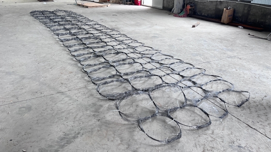 Hoog zink gegalvaniseerd tank spoor wikkelen Net Putanka Grensverdediging Tank Obstakel Net Anti Tank Barrier Draad Mesh