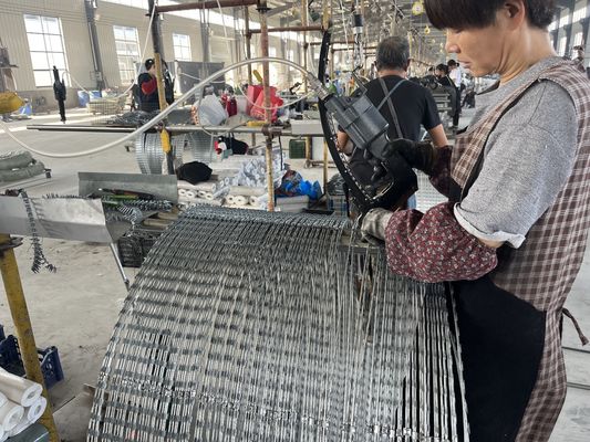 Galvanized Barbed Iron Wire Chain Link Fence Top Barbed Wire Anti-Theft Barbed Wire Protection Net