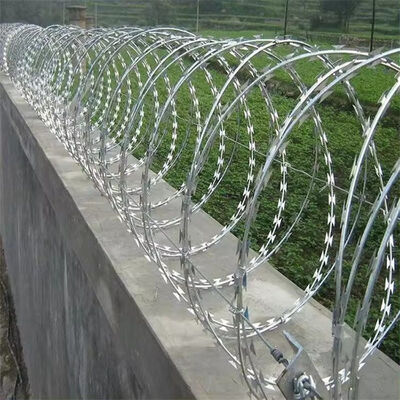 Razor Barbed Wire Galvanized BTO-22 Razor 450mm Wire Fence Stretched Barbed