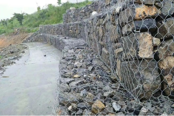 Pvc bedekte 3.0mm Gegalvaniseerde Gabion-van de het ZINKmatras van het Draadnetwerk hexagonale gabiondoos met een laag