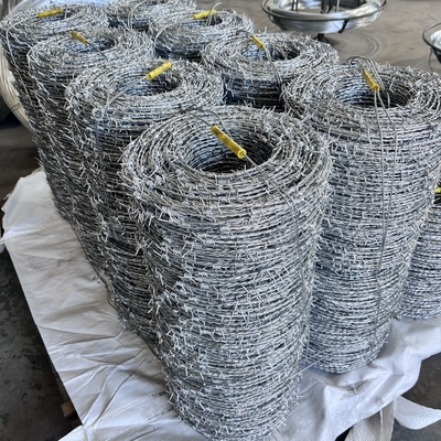 schoolruimte speciaal prikkeldraad prikkeldraad mesh prikkeldraad prijs per rol goedkoop prikkeldraad spoel van gegalvaniseerde prikkeldraad voor hekken Per Set