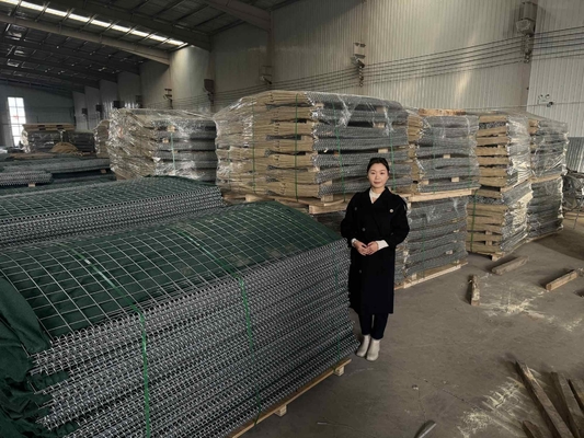 Hoge treksterkte Defensieve zware belasting hoge overstroming Bastion Sand Wall Hesco Barrier Fence voor schietbereik