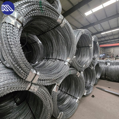 Beveiligingsscheermesdraadhek voor huis Scheermesdraadgaasrol Residentiële beveiliging BTO-22 scheermes prikkeldraadgaas