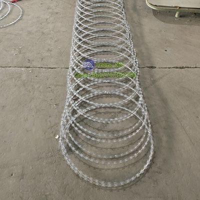 Fabrieksgroothandel Bto-22 thermisch verzinkt concertina 0,5 mm scheermes prikkeldraad voor snelweg bermbeveiliging