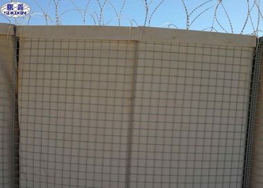 Militaire die Gabion-Muurbarrières met Zand of Rotsen worden gevuld