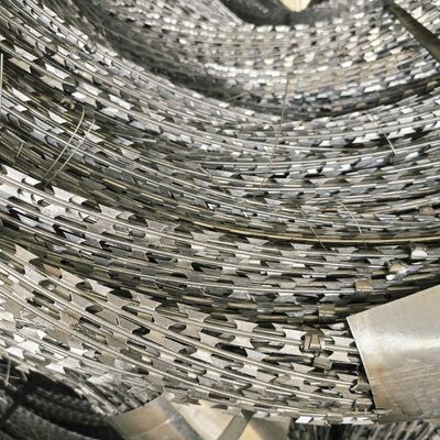 Hoogbeveiligde scheermesprikkeldraadleverancier in China Scheermesprikkeldraad voor beveiligingsoplossingen voor ruwe omgevingen