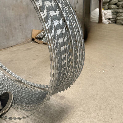 Gegalvaniseerd staal Bto-22 prikkeldraad voor het beschermen van mesh Concertina prikkeldraad spoelen