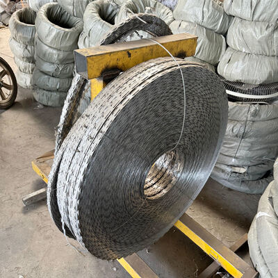 Razor draad gegalvaniseerd lint prikkeldraad spiraalvormig waterbestendig voor veilige locaties, boerderij hek buitentuin bescherming