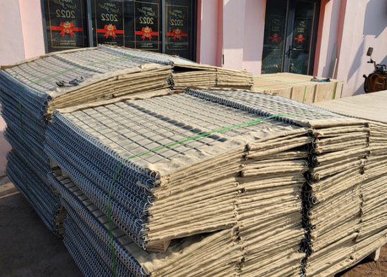 Op zwaar werk berekende 4mm Verdedigings Gevoerd Geotextile van het Barrière niet Geweven Polypropyleen